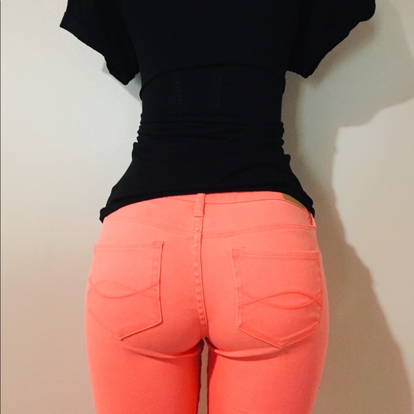 Abercrombie & Fitch neon pants fitted to the body - Picture 6 of 8